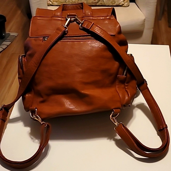 Lovely convertible backpack in brown-chestnut color vegan leather - Picture 2 of 14